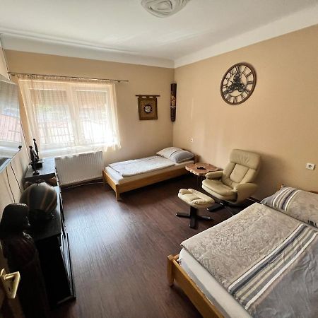 Feher Galamb Apartman Gyal Exterior photo