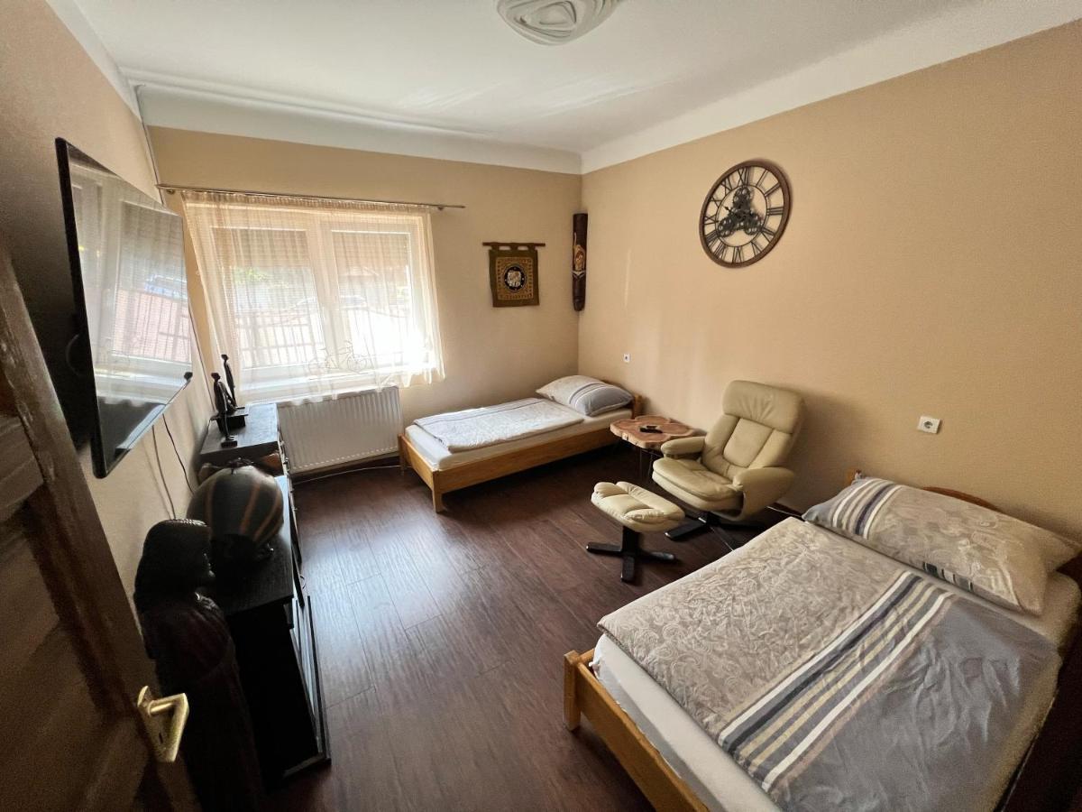 Feher Galamb Apartman Gyal Exterior photo