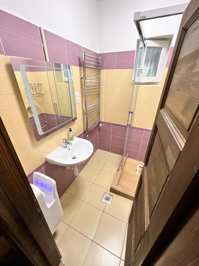 Feher Galamb Apartman Gyal Exterior photo