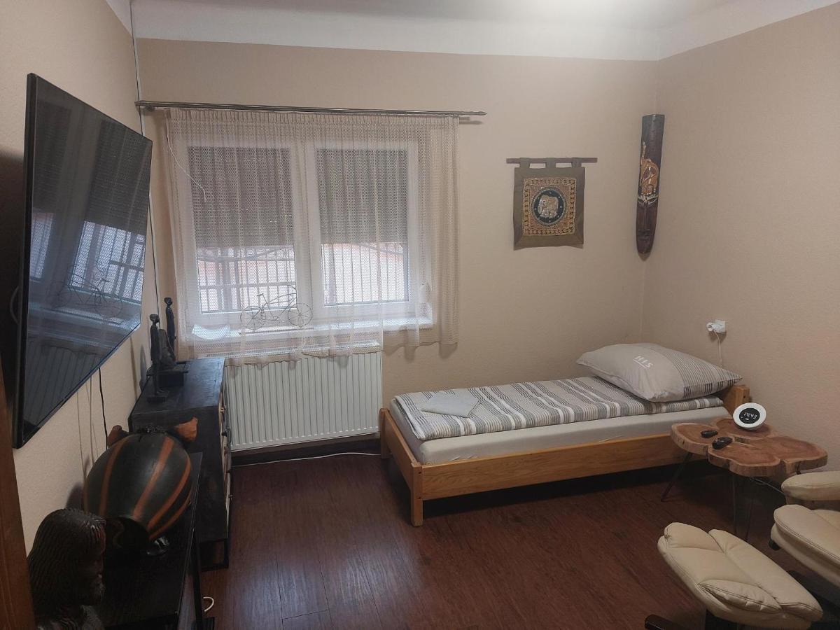 Feher Galamb Apartman Gyal Exterior photo