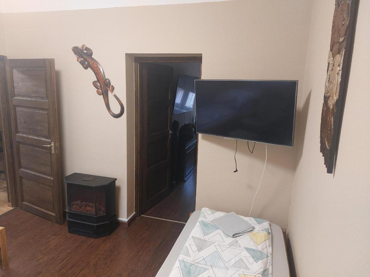 Feher Galamb Apartman Gyal Exterior photo
